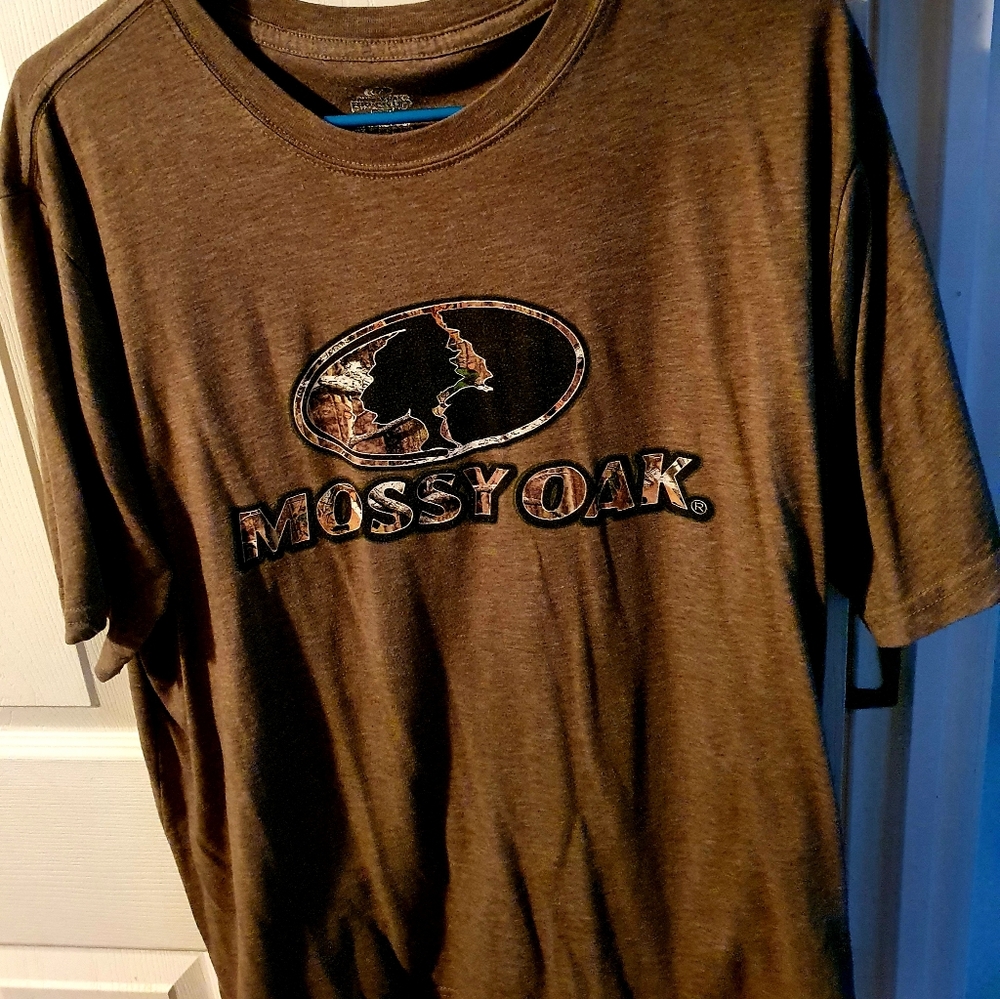Mossyoak T Shirt Mens Size Large. Brown
